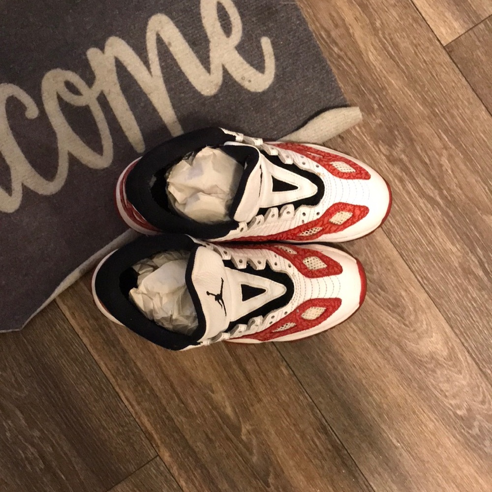 Air Jordan 11 IE Chicago